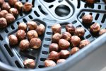 Ristede hasselnødder i ovn el. airfryer - nem opskrift