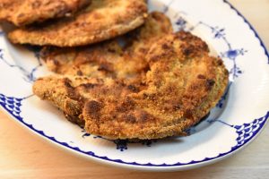 Paneret flæsk - opskrift på fattigmandskoteletter