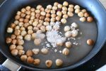 Karamelliserede hasselnødder - nødder med karamel