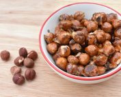 Karamelliserede hasselnødder - nødder med karamel
