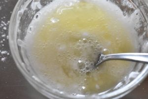 Glasur med æggehvide - nem opskrift på royal icing