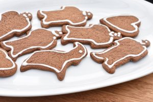 Kryddersmåkager med glasur - opskrift på udstikskager