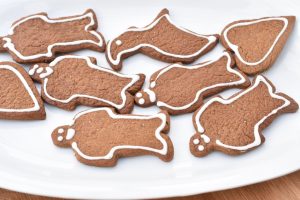 Kryddersmåkager med glasur - opskrift på udstikskager