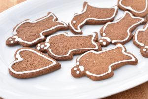 Kryddersmåkager med glasur - opskrift på udstikskager