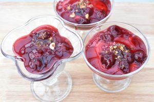 Nem julecheesecake med kirsebær i glas - uden husblas