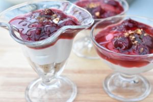 Nem julecheesecake med kirsebær i glas - uden husblas