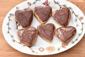 Honninghjerter - opskrift på honningkagehjerter uden fordej