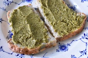 Tunsandwich - opskrift på tunacado med avocado og pesto