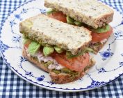 DSC_1449 • nogetiovnen.dk Tunsandwich - opskrift på tunacado med avocado og pesto