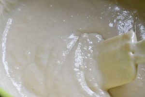 Yoghurtkage med græsk yoghurt - saftig og lækker - opskrift