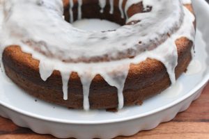 Yoghurtkage med græsk yoghurt - saftig og lækker - opskrift