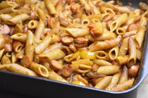 DSC_2005 • nogetiovnen.dk Pastafad med pølser og grøntsager i ovn