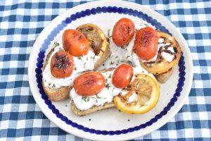 DSC_2035 • nogetiovnen.dk Ricotta toast med stegte tomater og citron