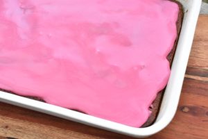 Rødbedekage - opskrift på nem saftig kage med rødbeder