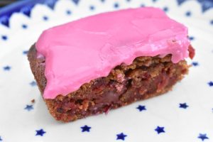 Rødbedekage - opskrift på nem saftig kage med rødbeder