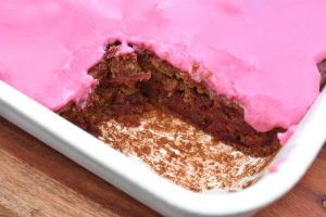 Rødbedekage - opskrift på nem saftig kage med rødbeder