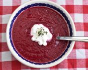 Rødbedesuppe - russisk borsjtj suppe med rødbeder - opskrift