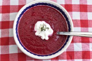 DSC_2078 • nogetiovnen.dk Rødbedesuppe - russisk borsjtj suppe med rødbeder - opskrift