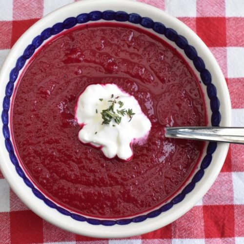 Rødbedesuppe - russisk borsjtj suppe med rødbeder - opskrift