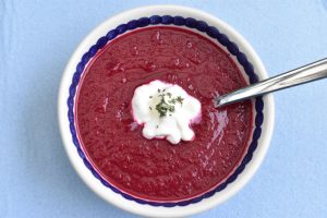 DSC_2083 • nogetiovnen.dk Rødbedesuppe - russisk borsjtj suppe med rødbeder - opskrift