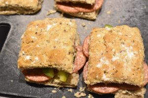 DSC_2099 • nogetiovnen.dk Sandwichbrød - nemme grove madpakke brød i bradepande