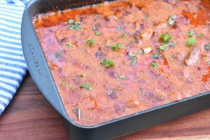 Kylling i fad med fløde og tomat - nem opskrift