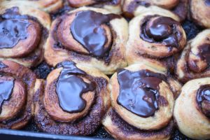 Koldhævede kanelsnegle - nemme og lækre - opskrift