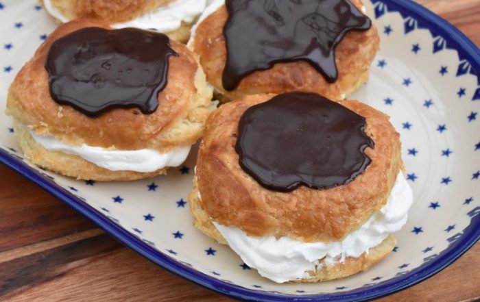 Fastelavnsboller med fløde og syltetøj - nem opskrift