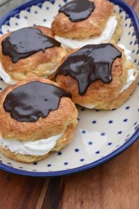 Fastelavnsboller med fløde og syltetøj - nem opskrift