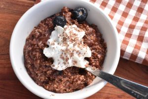 Havregrød med kakao - nem chokoladegrød i mikroovn