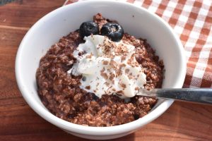Havregrød med kakao - nem chokoladegrød i mikroovn