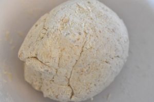 Sund pizza - opskrift på pizzabund med skyr og havregryn