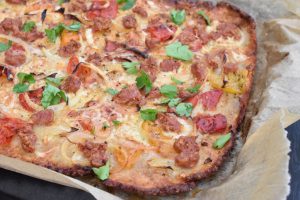 Sund pizza - opskrift på pizzabund med skyr og havregryn