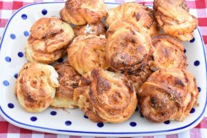 DSC_0772 • nogetiovnen.dk Pizzasnurrer med skinke og ost - opskrift