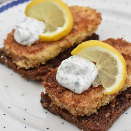 Paneret torskerogn med dildmayo - nem opskrift