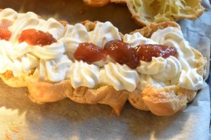 Fastelavnsbollestang - walesstang med konditorcreme