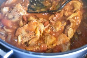 Mørbradgryde med bacon og cocktailpølser- luksus opskrift