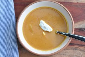 DSC_2380 (2) • nogetiovnen.dk Gulerodssuppe med kokosmælk, chili og ananas