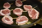 Mørbradbøffer med bacon - nem opskrift