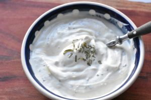 Bearnaisecreme - opskrift på nem bearnaisesauce med creme fraiche