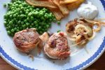 Mørbradbøffer med bacon - nem opskrift