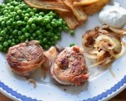 Mørbradbøffer med bacon - nem opskrift