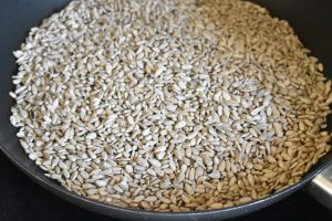 Ristede solsikkekerner - nem opskrift på saltede kerner