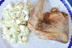 Spidskålssalat med feta og sennepsdressing - nem opskrift