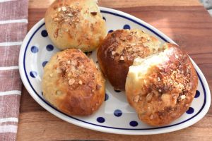 Kardemommeboller med appelsin - luftige appelsinboller