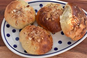 Kardemommeboller med appelsin - luftige appelsinboller