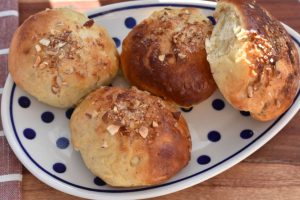 Kardemommeboller med appelsin - luftige appelsinboller