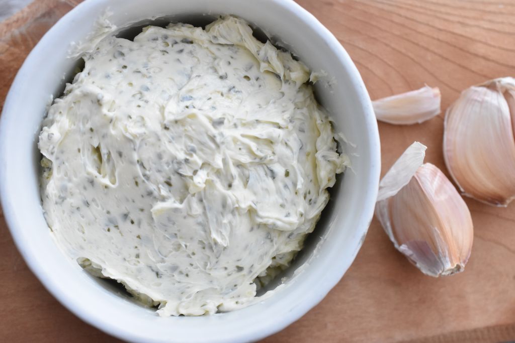 DSC_0637 • nogetiovnen.dk Hjemmelavet hvidløgssmør med persille