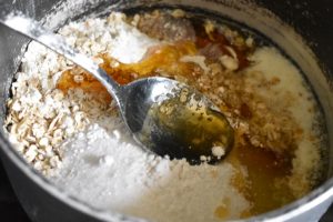 Påskesnitter – havregrynssnitter med påskeæg