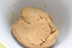 Påskespecier med vanilje – klassiske småkager med påskepynt